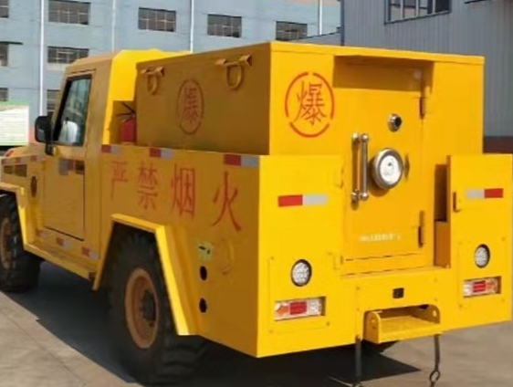 新晃凯龙爆破器材运输车：保障爆破任务的安全运行
