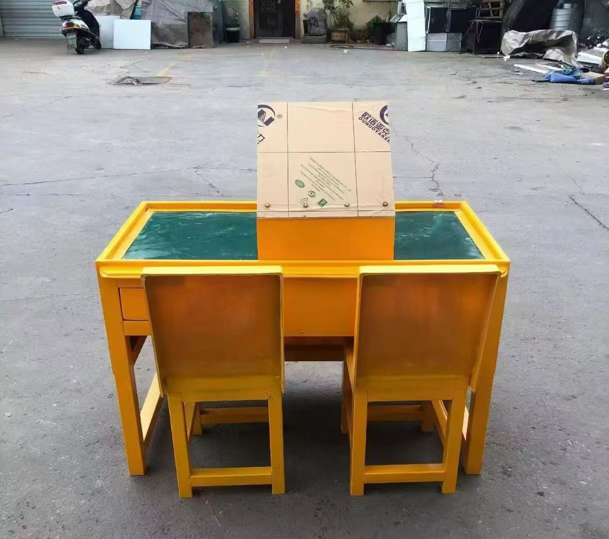 新晃防静电导通桌井下煤矿火工品发放桌：危险品流转的安全守护者